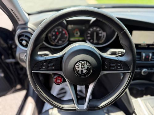 2017 Alfa Romeo Giulia — photo 23