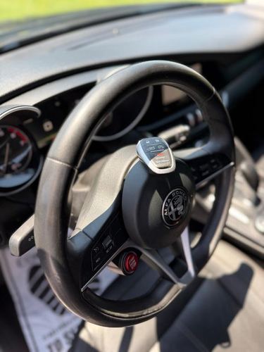 2017 Alfa Romeo Giulia — photo 24