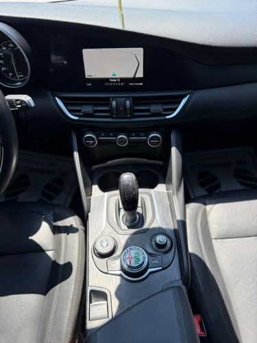 2017 Alfa Romeo Giulia — photo 32