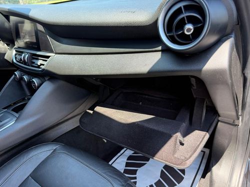 2017 Alfa Romeo Giulia — photo 41
