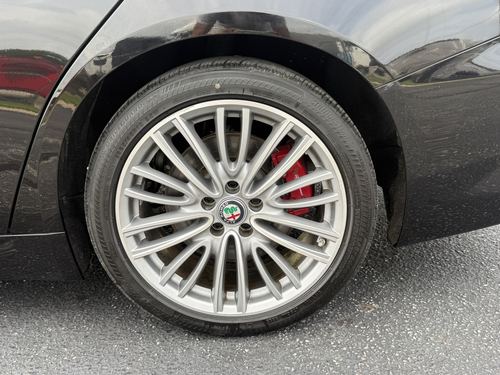 2017 Alfa Romeo Giulia — photo 9