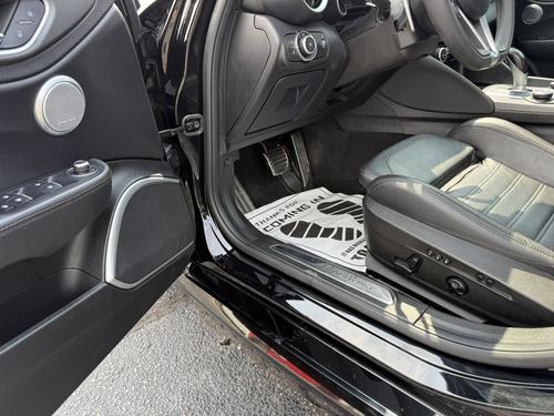 2017 Alfa Romeo Giulia — photo 32