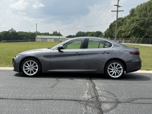 2018 Alfa Romeo Guilia — photo 14