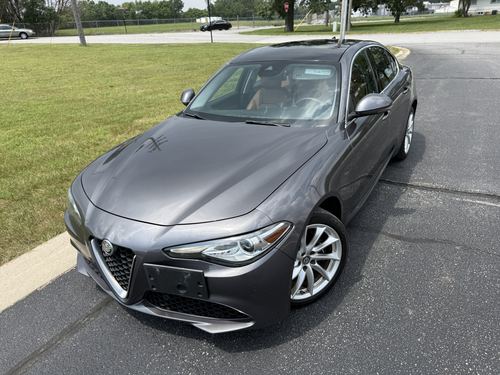 2018 Alfa Romeo Guilia — photo 17