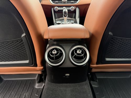 2018 Alfa Romeo Guilia — photo 35