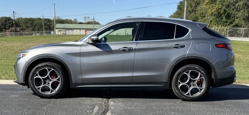 2018 Alfa Romeo Stelvio — photo 16