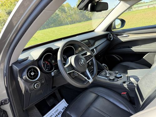2018 Alfa Romeo Stelvio — photo 27