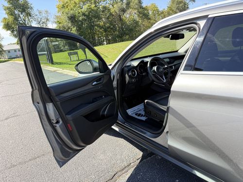 2018 Alfa Romeo Stelvio — photo 28