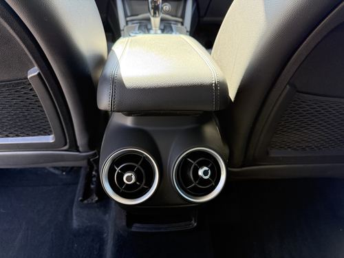 2018 Alfa Romeo Stelvio — photo 33